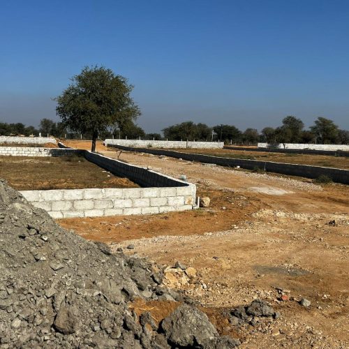 plot for sale near Girdharipura